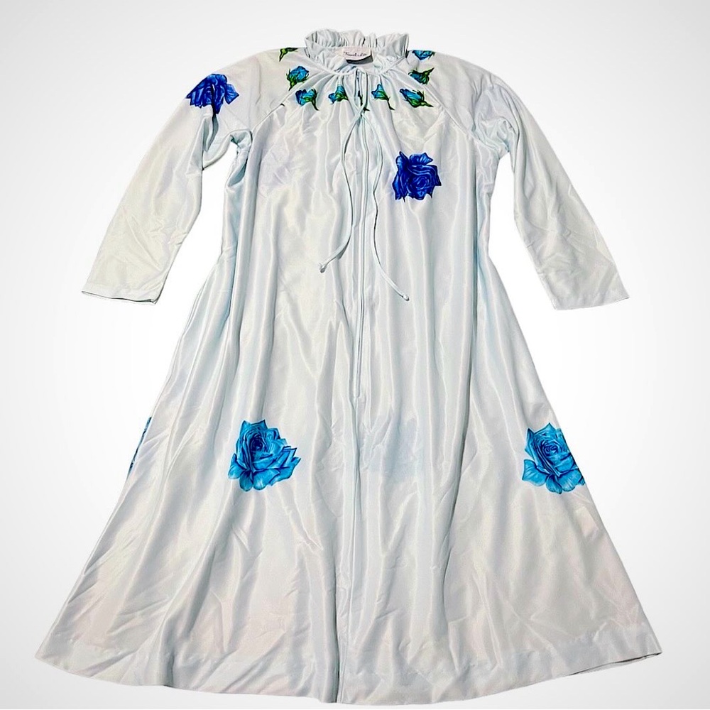 💙🌹🩵Travel-Lite Baby Blue Roses & Buds Ruffled Mock Neck Zip Housedress🩵🌹💙